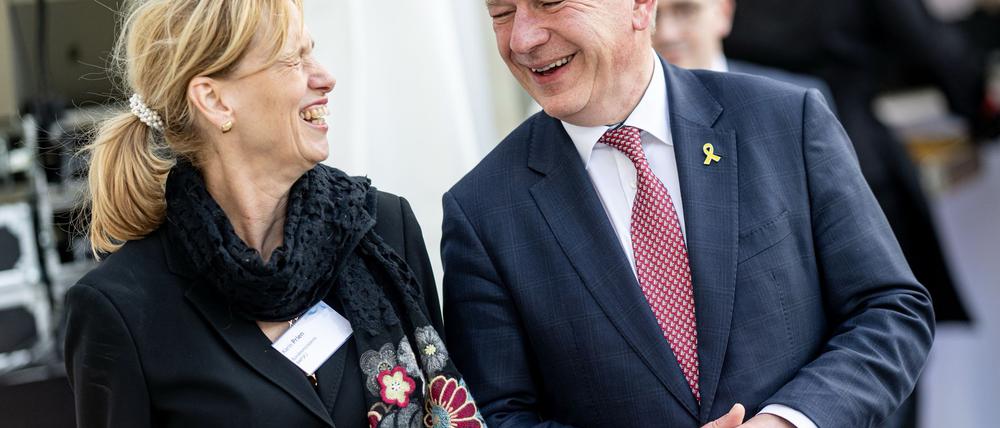 Bundesbildungsministerin Karin Prien und Berlins Regierender Bürgermeister Kai Wegner (beide CDU) betonen die Vielfalt jüdischen Lebens in Deutschland.