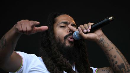 Bobby Vylan vom britischen Duo Bob Vylan tritt beim Glastonbury-Festival auf (Symbolbild).