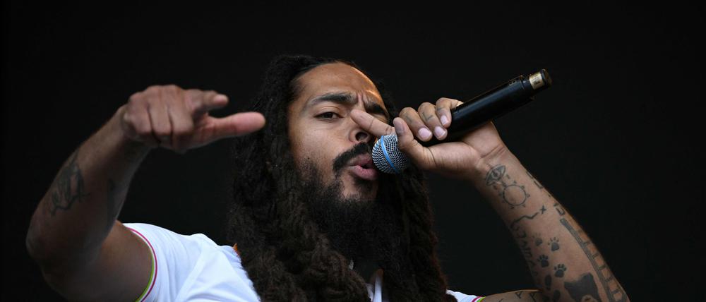 Bobby Vylan vom britischen Duo Bob Vylan tritt beim Glastonbury-Festival auf (Symbolbild).