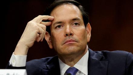FILE PHOTO: U.S. Secretary of State Marco Rubio reacts as he testifies at a Senate Foreign Relations Committee hearing on U.S. President Donald Trump's State Department budget request for the Department of State, on Capitol Hill in Washington, D.C., U.S., May 20, 2025. REUTERS/Jonathan Ernst/File Photo