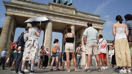 In Berlin sind dieser Tage wieder viele Touristen unterwegs - komplett ausgebucht sind die Hotels und Herbergen aber nicht.