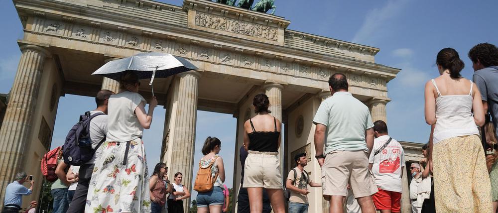 In Berlin sind dieser Tage wieder viele Touristen unterwegs - komplett ausgebucht sind die Hotels und Herbergen aber nicht.