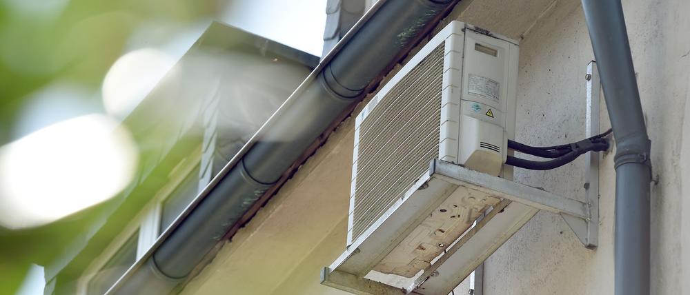 Fest verbaute Klimaanlagen sind tendenziell effizienter als mobile Geräte. (Archivbild) 