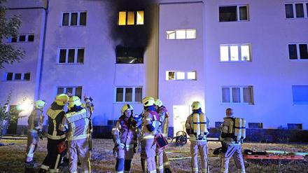 Die Flammen schlugen bis in den zweiten Stock über. (Foto aktuell)
