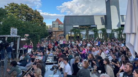 Public Viewing im Biergarten im Gleisdreieckpark.