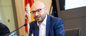 René Wilke (parteilos), Innenminister von Brandenburg, nimmt an der Vorstellung des Verfassungsschutzbericht 2024 teil.