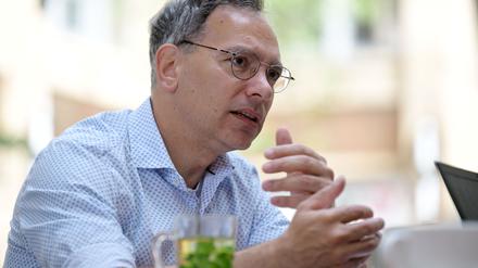 Chaled-Uwe Said beim Interview im Cafe „Alex“ in der Wilhelmgalerie.