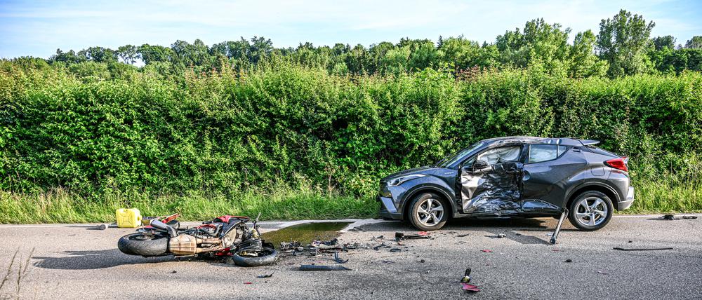 Eine Unfallstelle am 18. Juni in Böbingen an der Rems (Ostalbkreis).