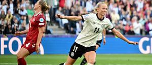 Lea Schüller bejubelt ihr Tor.