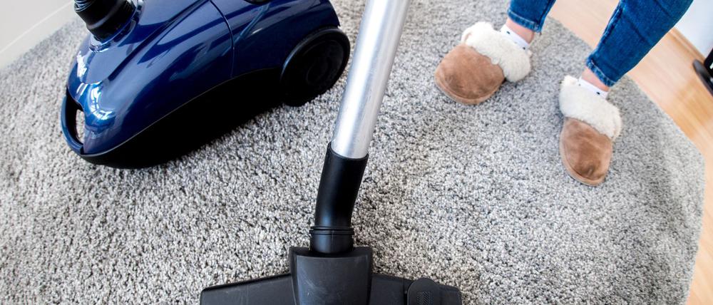Trotz aller Emanzipation bleibt Hausarbeit laut einer Studie weiterhin mehrheitlich an den Frauen hängen. (Symbolbild)
