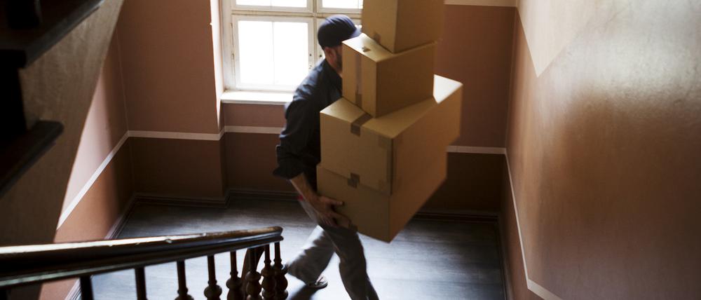 Mancher Paketbote kündigt entnervt und erschöpft seinen Job, weil die Bedingungen ihm einfach die letzte Kraft rauben.