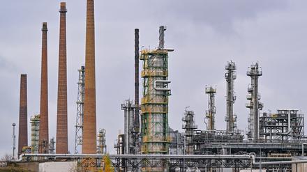 Verschiedene Anlagen der Rohölverarbeitung auf dem Gelände der PCK-Raffinerie GmbH.