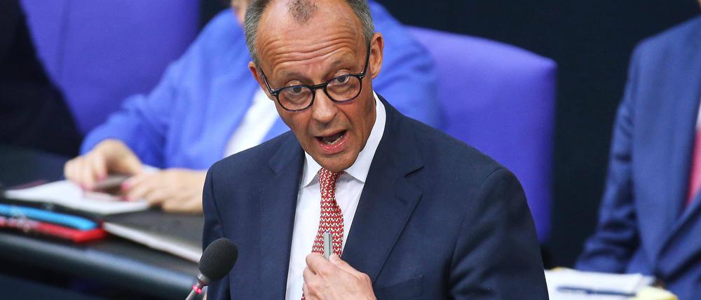 Bundeskanzler Friedrich Merz stand den Abgeordneten im Bundestag Rede und Antwort.