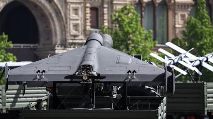 Moskau am 9. Mai 2025: Geran-2-Drohnen werden bei einer Militärparade durch die russische Hauptstadt transportiert.