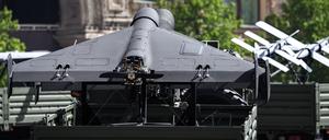 Moskau am 9. Mai 2025: Geran-2-Drohnen werden bei einer Militärparade durch die russische Hauptstadt transportiert.