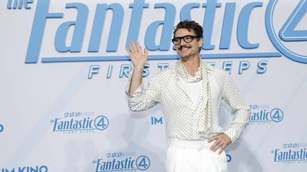 Pedro Pascal bei der The Fantastic Four - First Steps Film Premiere und Fan Event am 8.07.2025 im Center am Potsdamer Platz in Berlin The Fantastic Four Filmpremiere in Berlin *** Pedro Pascal at The Fantastic Four First Steps movie premiere and fan event on 8 07 2025 at the Center am Potsdamer Platz in Berlin The Fantastic Four movie premiere in Berlin