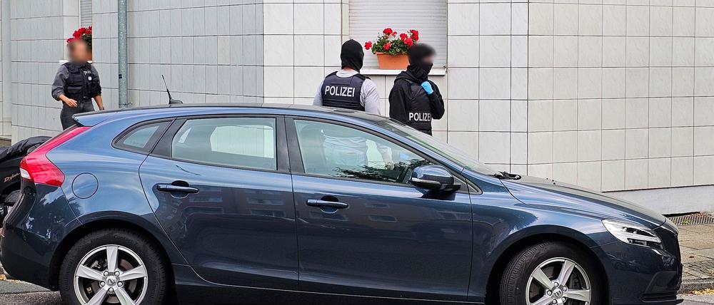 Bei einer Anti-Terror-Razzia in Essen ist ein 27-Jähriger festgenommen worden.