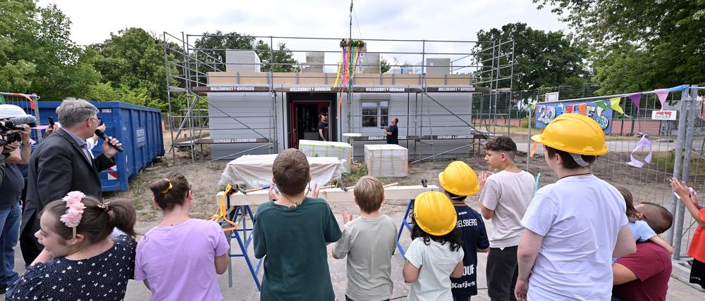 Die neue Inobhutnahmestelle der Oberlin-Lebenswelten feierte Richtfest.