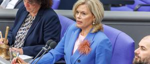 Julia Klöckner leitet die Plenarsitzung im Deutschen Bundestag.