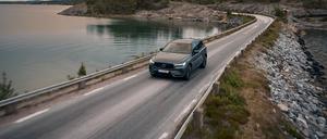 Neue Generation: Die zeitgemäß modernisierte Front mit verändertem Kühlergrill und langer Haube wirkt kraftvoll. 