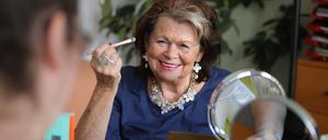 Helga Micklich gibt das Kosmetikseminar „Look Good Feel Better“ für Krebspatientinnen.