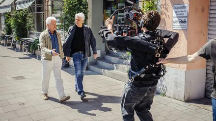 Die Schauspieler verabschieden sich gemeinsam, ihre Rollen gehen zusammen in Pension. 