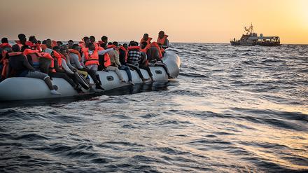 Gerettete Geflüchtete im Mittelmeer nahe der libyschen Küste 