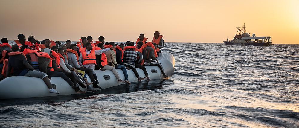 Gerettete Geflüchtete im Mittelmeer nahe der libyschen Küste