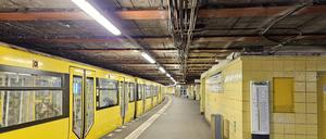 Die schadhafte Decke am U-Bahnhof Nollendorfplatz.