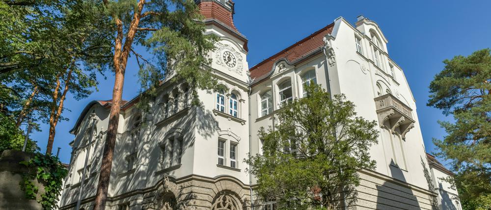 Das Foto zeigt das Hildegard-Wegscheider-Gymnasium in Grunewald, Charlottenburg-Wilmersdorf.