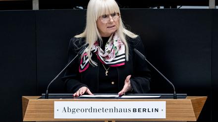 Innensenatorin Iris Spranger (SPD) hält eine Modernisierung des Berliner Polizeigesetzes für unverzichtbar. 