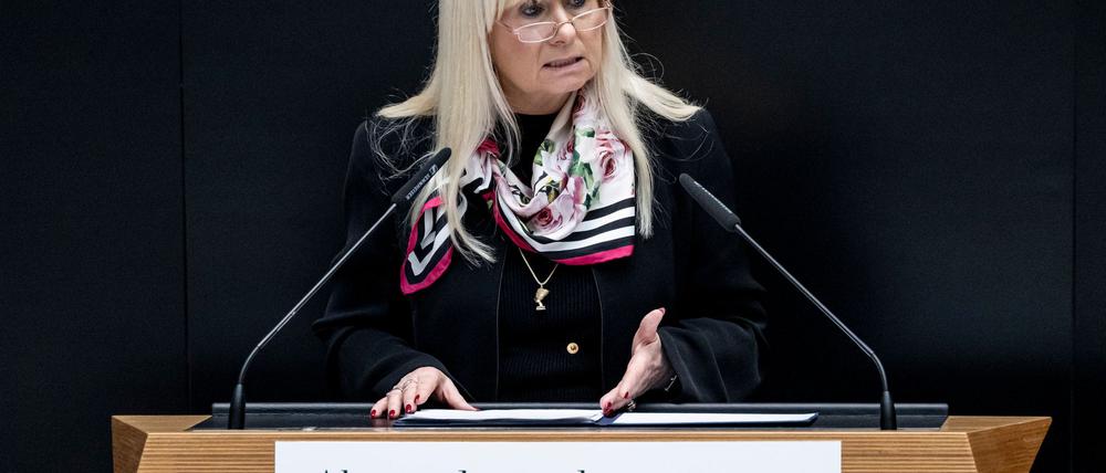 Innensenatorin Iris Spranger (SPD) hält eine Modernisierung des Berliner Polizeigesetzes für unverzichtbar.