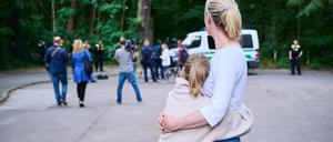 Medien und Polizei wurden aktiv, Anwohner erschreckt, als eine frei laufende Raubkatze in der Gemeinde Kleinmachnow in Brandenburg gesichtet worden war.