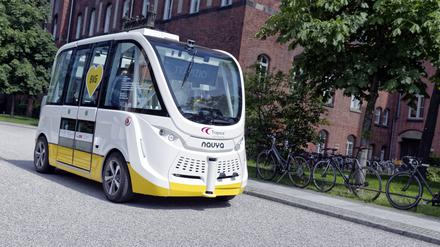BVG und Charite testen autonome E-Kleinbusse. Nach einer Testphase sollen die ersten E-Busse im Frühjahr 2018 den Fahrgastbetrieb aufnehmen.
