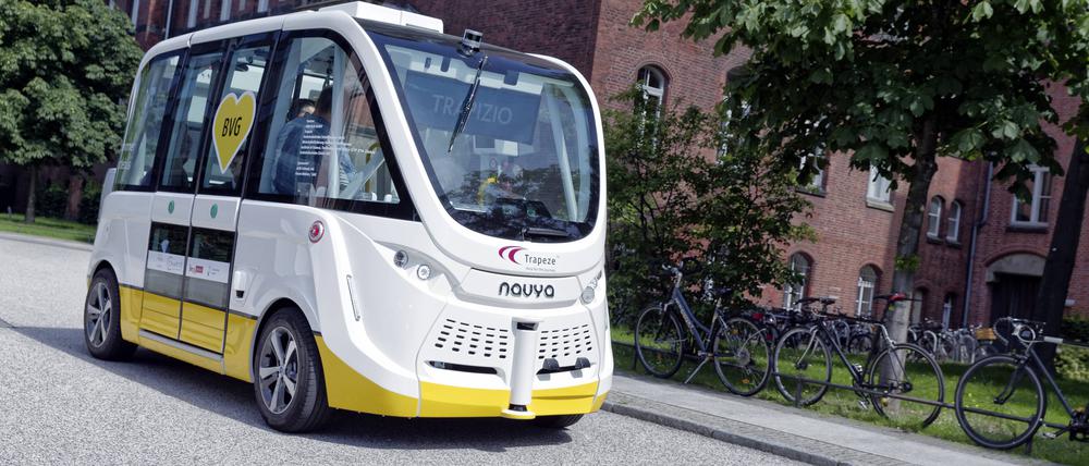 BVG und Charite testen autonome E-Kleinbusse. Nach einer Testphase sollen die ersten E-Busse im Frühjahr 2018 den Fahrgastbetrieb aufnehmen.