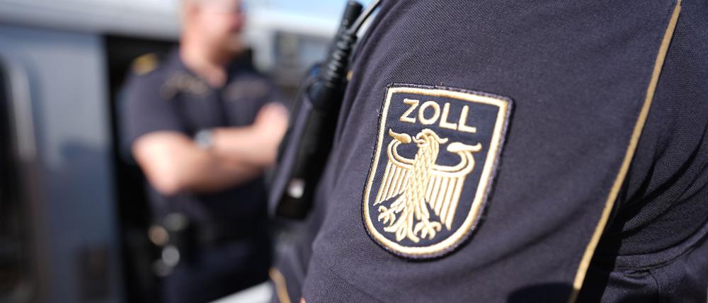 Zollfahnder aus Hamburg hatten die Büros am Dienstag durchsucht. (Archivbild)