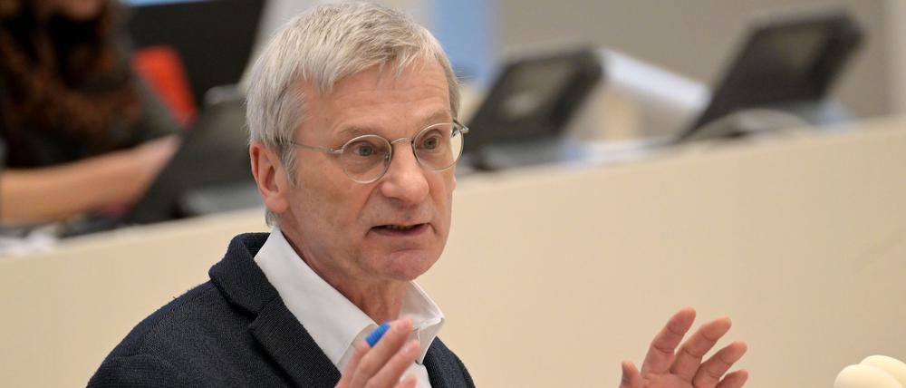Brandenburgs AfD-Fraktionschef Hans-Christoph Berndt kritisiert die Einstufung von fünf Abgeordneten als rechtsextrem durch den Verfassungsschutz. (Archivbild)