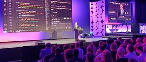 Die Hauptbühne auf der Messe für Software-Entwickler.