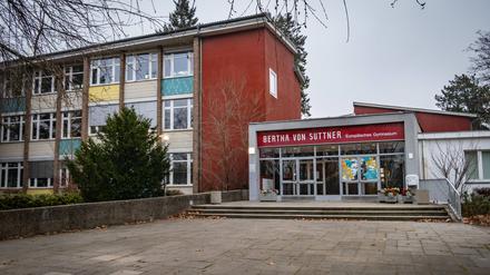 Die Bertha-von-Suttner-Schule steht in Berlin-Reinickendorf. 
