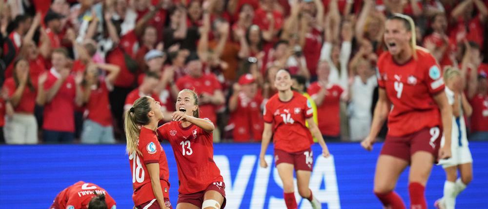 Es ist vollbracht: Die Schweizerinnen stehen im EM-Viertelfinale.