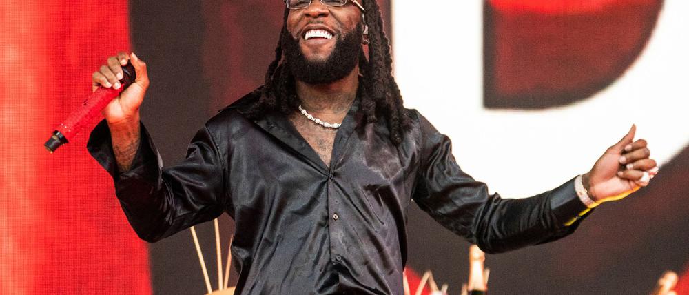 Mit „No Sign of Weakness“ bringt Burna Boy sein achtes Studioalbum heraus.