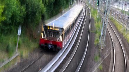 Auf mehreren Linien kommt es am Morgen zu Ausfällen und Verspätungen. (Symbolbild)
