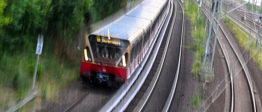 Auf mehreren Linien kommt es am Morgen zu Ausfällen und Verspätungen. (Symbolbild)