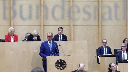 Bundeskanzler Friedrich Merz (CDU) hält bei der Plenarsitzung im Deutschen Bundesrat seine Antrittsrede. 