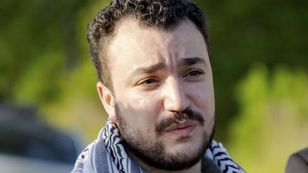 Der palästinensische Aktivist Mahmoud Khalil spricht nach seiner Entlassung aus der Abschiebehaft in Jena, Louisiana. 