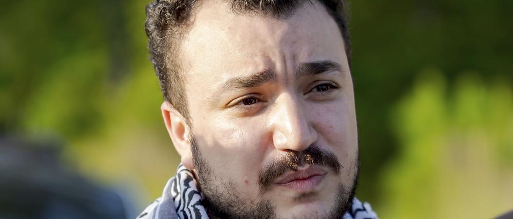 Der palästinensische Aktivist Mahmoud Khalil spricht nach seiner Entlassung aus der Abschiebehaft in Jena, Louisiana. 