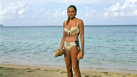 Dr. No 1962 - filmstill Dr. No 1962 Ursula Andress - - - EDITORIAL USE ONLY Copyright: xCAP/MFSx Dr. No (1962) - filmstill Dr. No (1962) Ursula Andress - - - EDITORIAL USE ONLY Copyright: xCAP MFSx