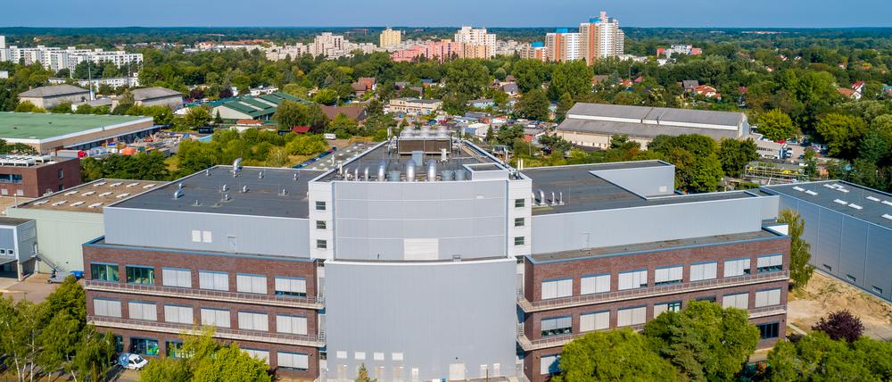 Blick von oben auf das Werksgelände von Aristo Pharma.