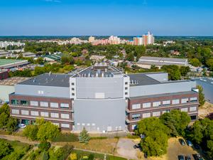 Blick von oben auf das Werksgelände von Aristo Pharma.