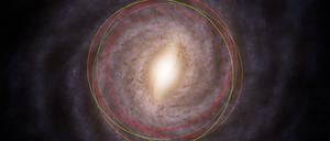 Draufsicht auf die Milchstraße: Die rote gestrichelte Linie markiert die weiträumige, schräge Flugbahn des interstellaren Kometen 3I/ATLAS – deutlich abweichend von der nahezu kreisförmigen Umlaufbahn der Sonne (gelb gestrichelt). 